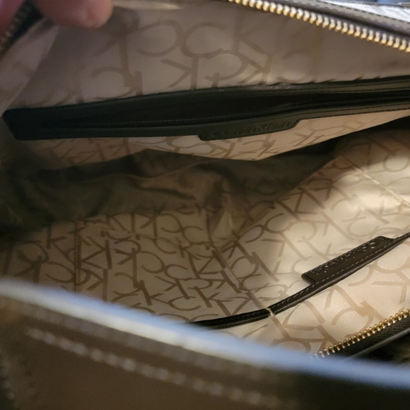 Calvin Klein bag (medium) like new,clean - Picture 6 of 6